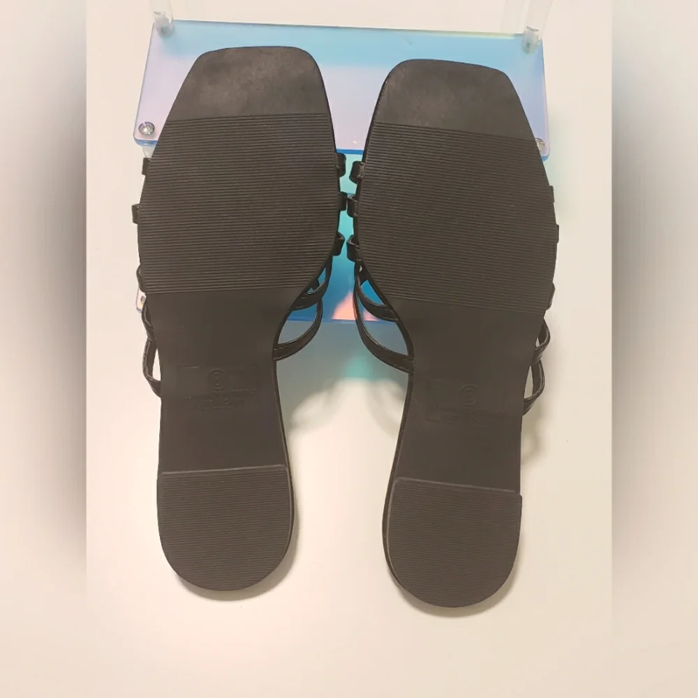 Square Toe Slides - Picture 2 of 9